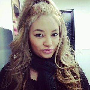 Meet your Posher, Esmeray